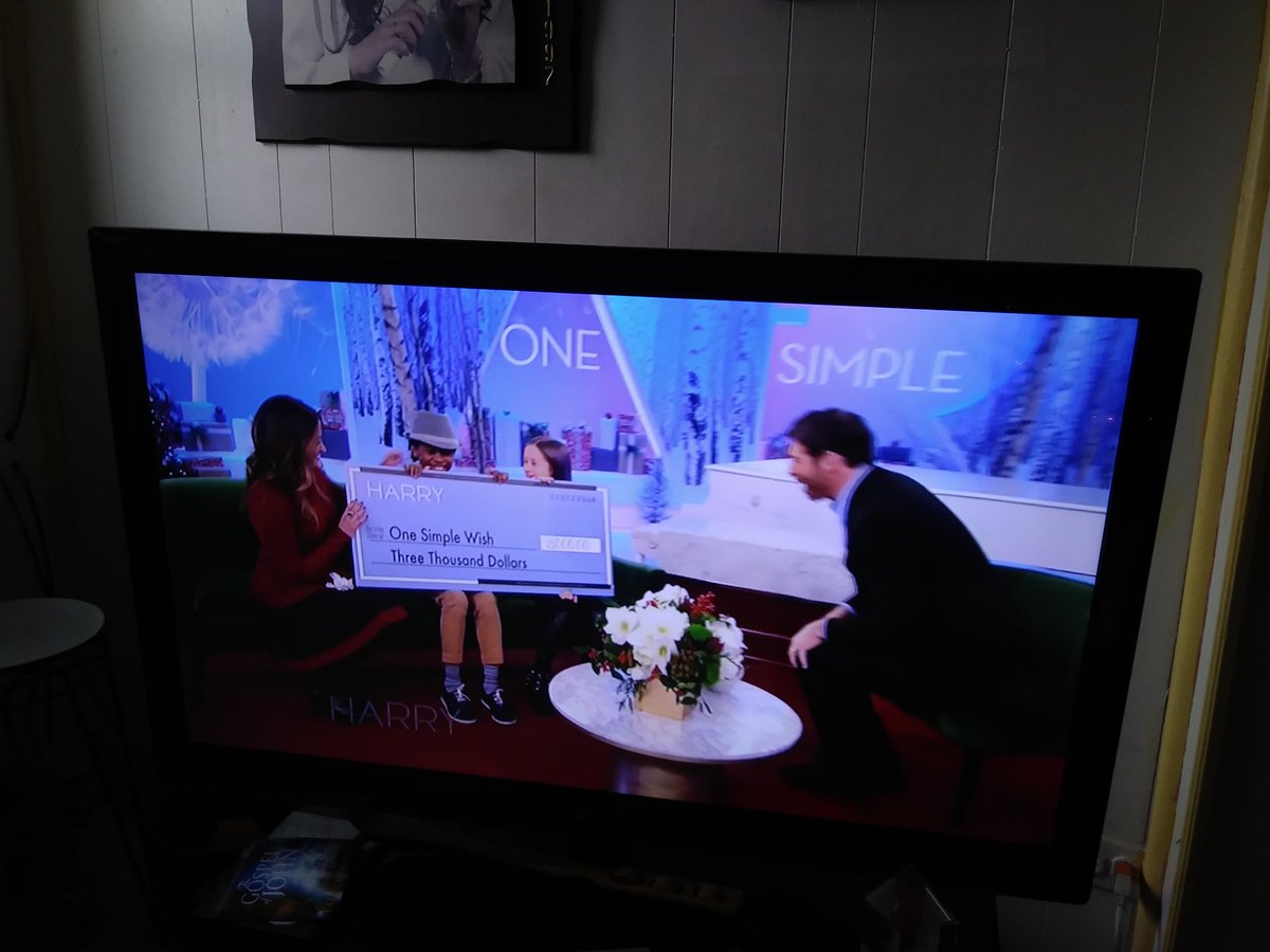 Yeseniasplace's tweet photo. First time hearingvabout @onesimplewish and I love it!!! #harryshow #onesimplewish @DGletow https://t.co/ANkS5QuNJ7