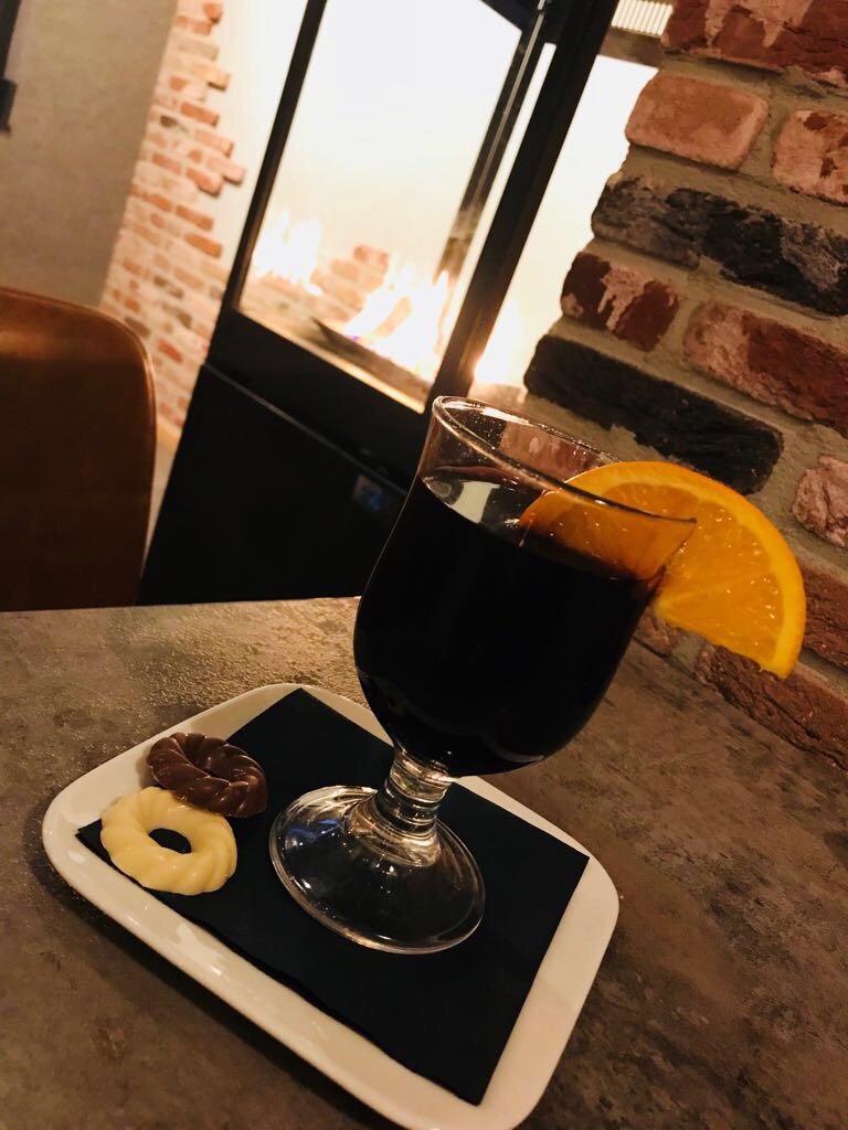 #late night shopping #glühwein #warmechocolademelk #slagroom #borrel #hapjes #apfelstrudel #vanillesaus