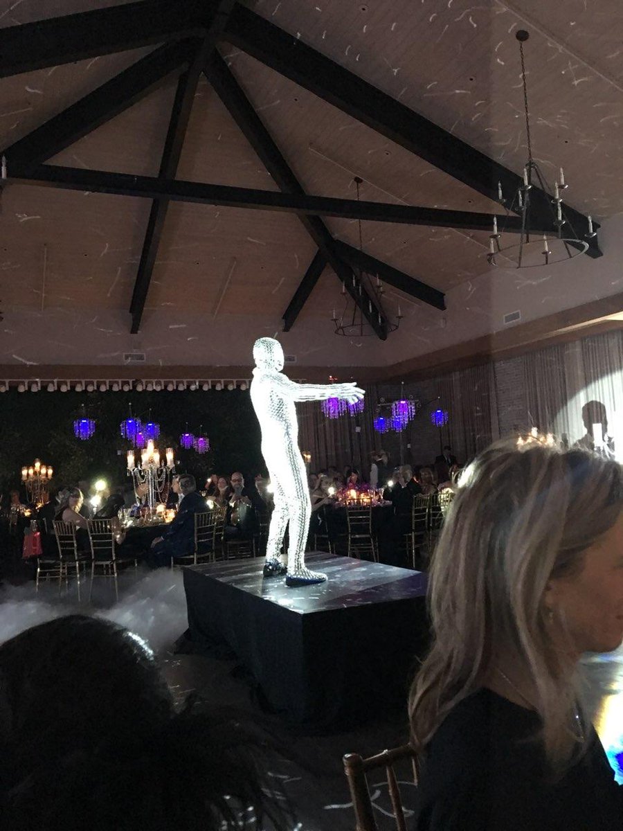 ConceptsTV's tweet photo. Congratulations to Keith Mirchandani from @Tristar_Product for 25 years in the business! What an incredible evening we had at the #Christmas #masquerade ball! #DirectResponseTV #DRTV #TristarProducts https://t.co/RjSk3XiRhe