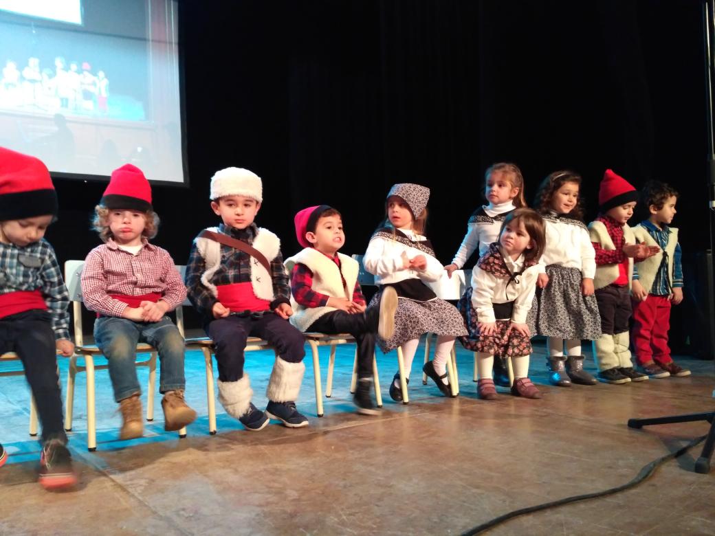 virolai_molins's tweet photo. EI3 #femescola #concertnadal https://t.co/hozfly2plS