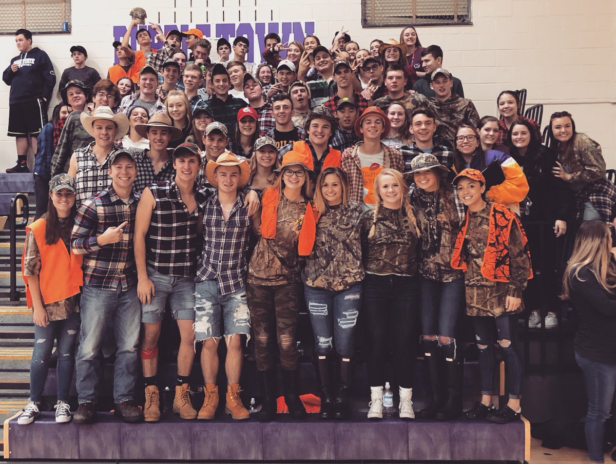 bubbleryearbook's tweet photo. Bubblers celebrate country theme prior to defeating the Bulldogs on Tuesday, December 12. https://t.co/gUpmbrhCPi