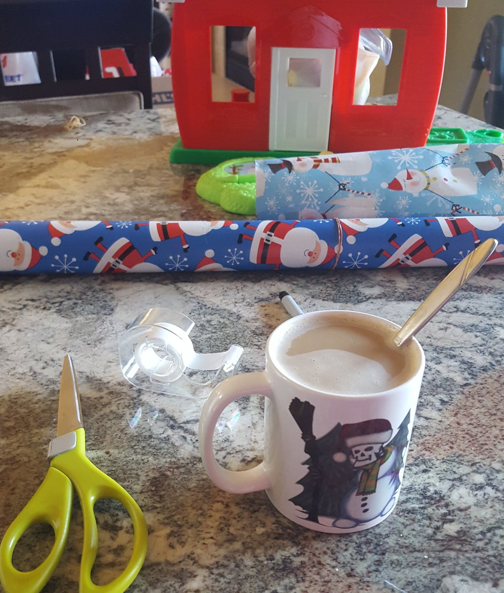 fragedurmom's tweet photo. Wrapping presents while the kids at daycare
#StupidSkull
#StupidTape
#StupidPaper
#BoxFullOfStupidToWrap https://t.co/pD5b8l1oi3