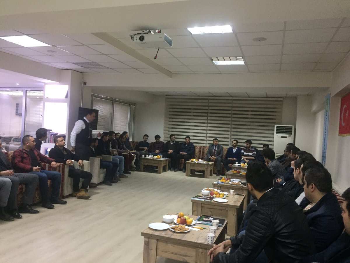sinan_altinbas's tweet photo. Geredeli gençler tanışıyor.Toplantısı başkanımız @caferalagoz konuşmalarıyla devam ediyor...@geredeliler @mstfsenn @denlinurullah @halissogutdelen @ynsemreyld https://t.co/yVUSPXont8