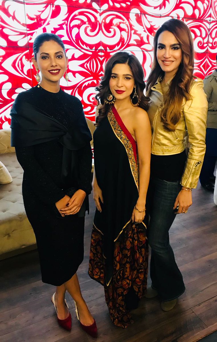 hawwsips's tweet photo. #Celebrities grace the launch of CINE #goldplex Cinema at #bahriatown , Karachi, making it a glamorous affair. #AyeshaOmar, #AaminaSheikh, #JawedSheikh, #SunitaMarshall, #NadiaHussain, and many others.
#CineGoldPlexKhi #BahriaTownKhi #3DGoldClass #LuxuryCinema #BelieveTheHype https://t.co/BZavgE6kIw