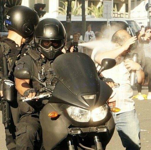 vmastra1967's tweet photo. Gracias Gendarmes y Policías de la Patria por defendernos de estas hordas de tomadores de mate anarcotroskoskurdokirchneristas que atentan contra la tranquilidad de nuestra civilización. Aguante el five o`clock tea https://t.co/Qeuf9SfcPC