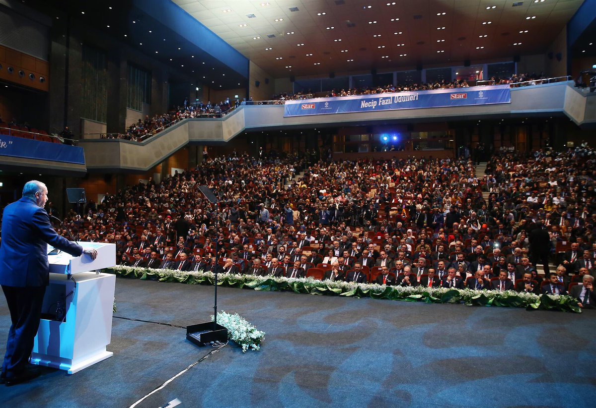 Akparti's tweet photo. Cumhurbaşkanımız Recep Tayyip Erdoğan, Lütfi Kırdar Kongre ve Sergi Sarayı'nda düzenlenen Necip Fazıl Ödülleri törenine katıldı. https://t.co/662PXnTka9
