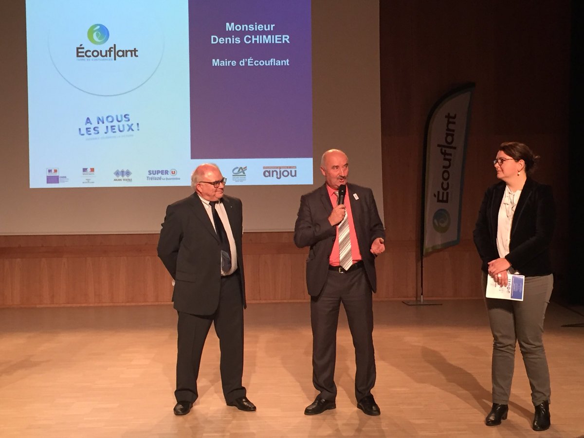 rosanjou's tweet photo. #Ecouflant et son Maire @denischimier accueillent la Soirée des Championnes et des Champions organisée par #CDOS49 en présence de la représentante #Ministèresports https://t.co/4Tjo1SfWsd