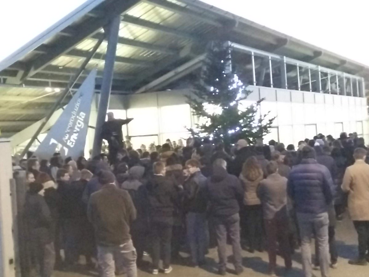 paolo_olocco's tweet photo. Inaugurazione nuova sede TesiLab #tesisquare https://t.co/080D6XCWdP