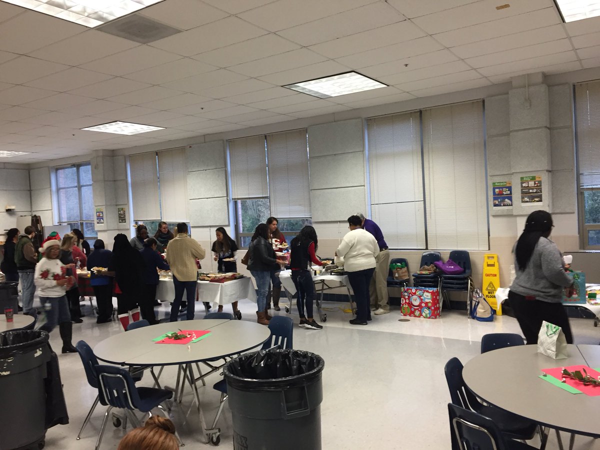 cait_fiocchi's tweet photo. Kicking off the day with @woodleyhillses staff breakfast and carols as students arrived! #whesrocks @sdaldredge @ttmgarvis @FCPSR3 https://t.co/WJB8ODEGU8