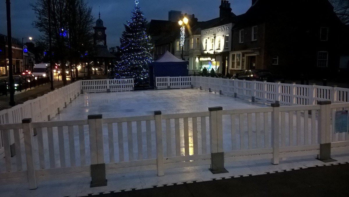 DunstableTC's tweet photo. Get into the festive spirit. Why not have a go on our fantastic town centre skating rink this evening https://t.co/XK1a8dXiVL https://t.co/dub1sfIVTv