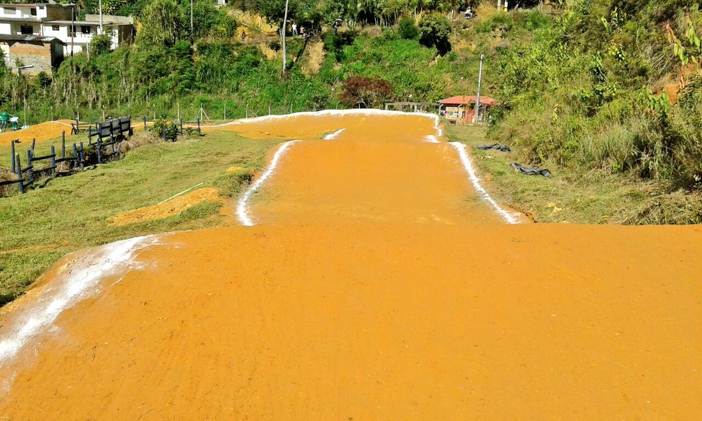 IndeportesAnt's tweet photo. Estamos listos para recibir el Bicicros en el Municipio de Urrao. Tierra de nuestro campeón @rigobertouran
#JuegosDepartamentales #Andes2017 #40AñosCampeones 🙆🙋🚵 https://t.co/OC0i50vTP7