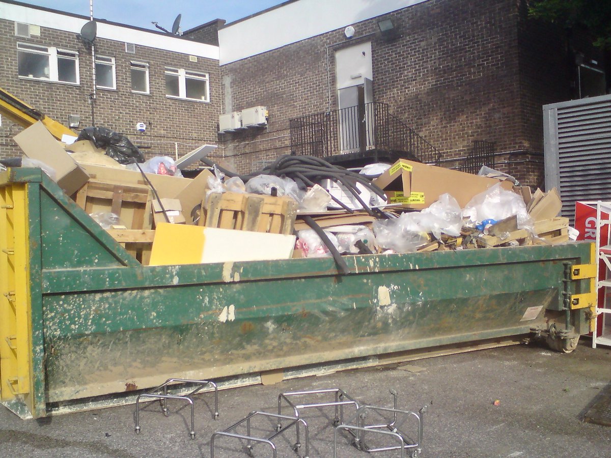 ♻️ No, no, no!!! 🙄 ♻️ 

#OverFilledSkipFriday
#NoWordsNeeded
#RoRoHire
#SocialMedia
#WeAreAce