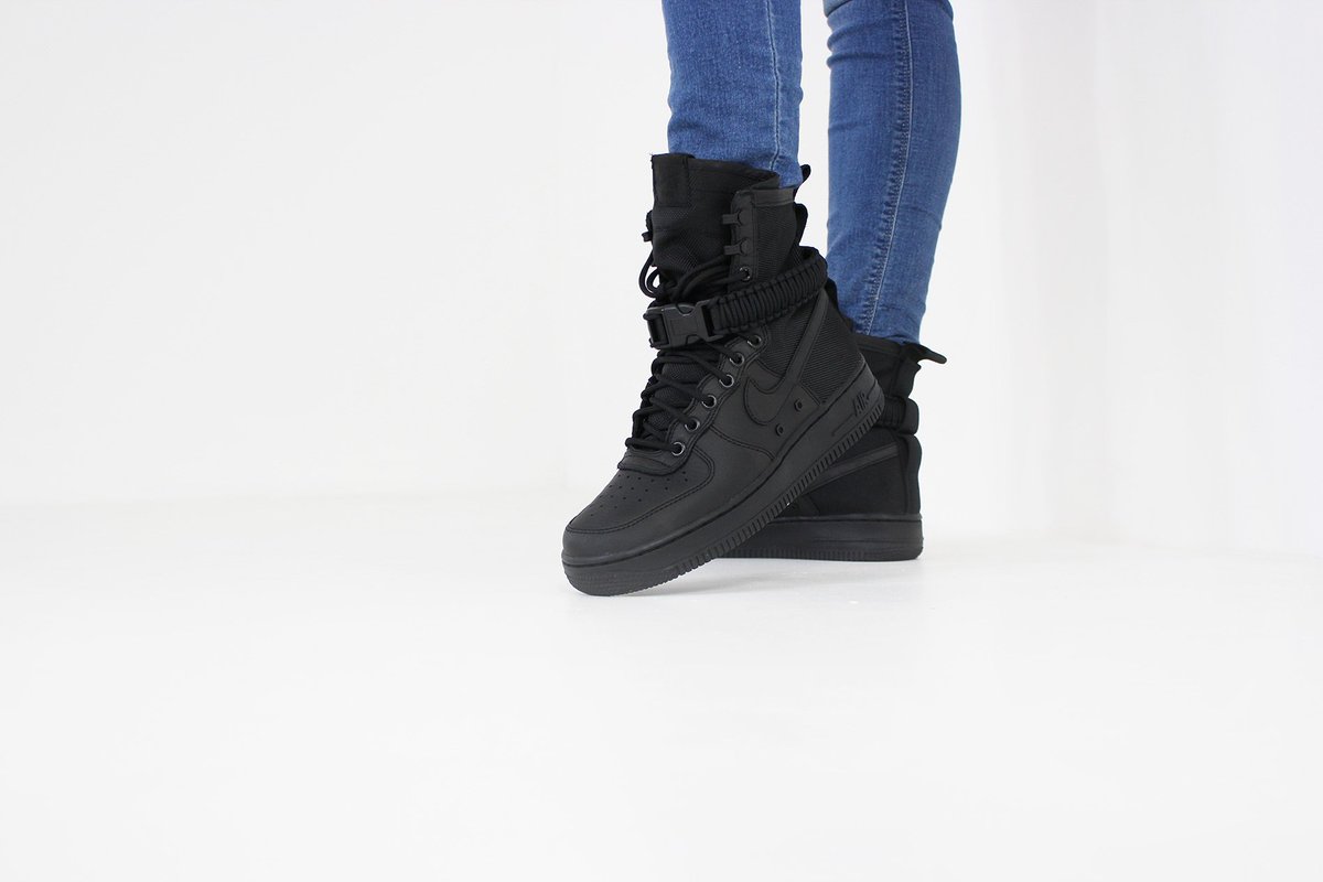 Hi_sneakerworld's tweet photo. NIKE - SF AIR FORCE 1 for Ladies (BLACK/BLACK-BLACK)
#Nike #SpecialField #AirForce1
Price: € 171.00
Link: https://t.co/WqqqiVG7Vg https://t.co/r86QPxqS90