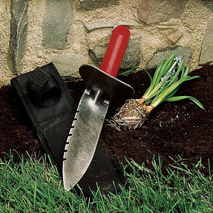 GarrettWadeCo's tweet photo. Garrett Wade owner Craig's list of gift picks continues with our Professional Gardener's Digging Tool. Made of tough alloy steel, it has a sharp, serrated edge to help cut through roots and vines. Made in the #USA. See the #gift guide here: https://t.co/m38wrupKg3 #garden #gifts https://t.co/PE5npZr1i0