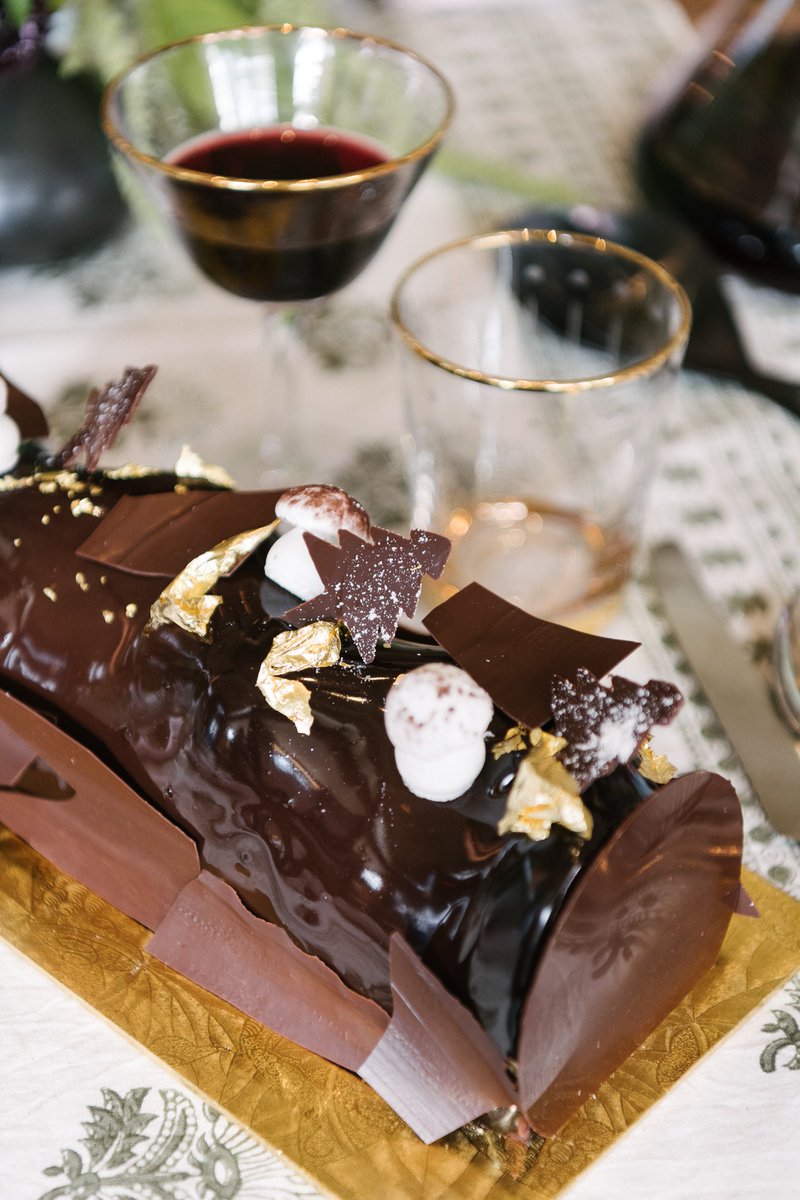 There are TOO MANY restaurants doing amazing holiday desserts right now and we can't stop drooling over the pictures
buff.ly/2ARZpMf