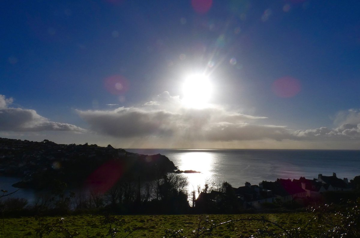 CliffsideKatie's tweet photo. South coast today fitting Roller Blinds and there’s not even a ripple. It’s HOWLING on the north coast #helluvaview https://t.co/yv3byhhsVc