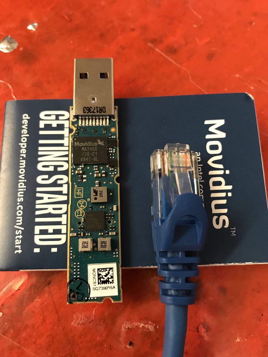 ShreyasSkandan's tweet photo. Tiny things come in big packages. #Movidius #NeuralComputeStick @IntelAI https://t.co/8KoUScPVlk