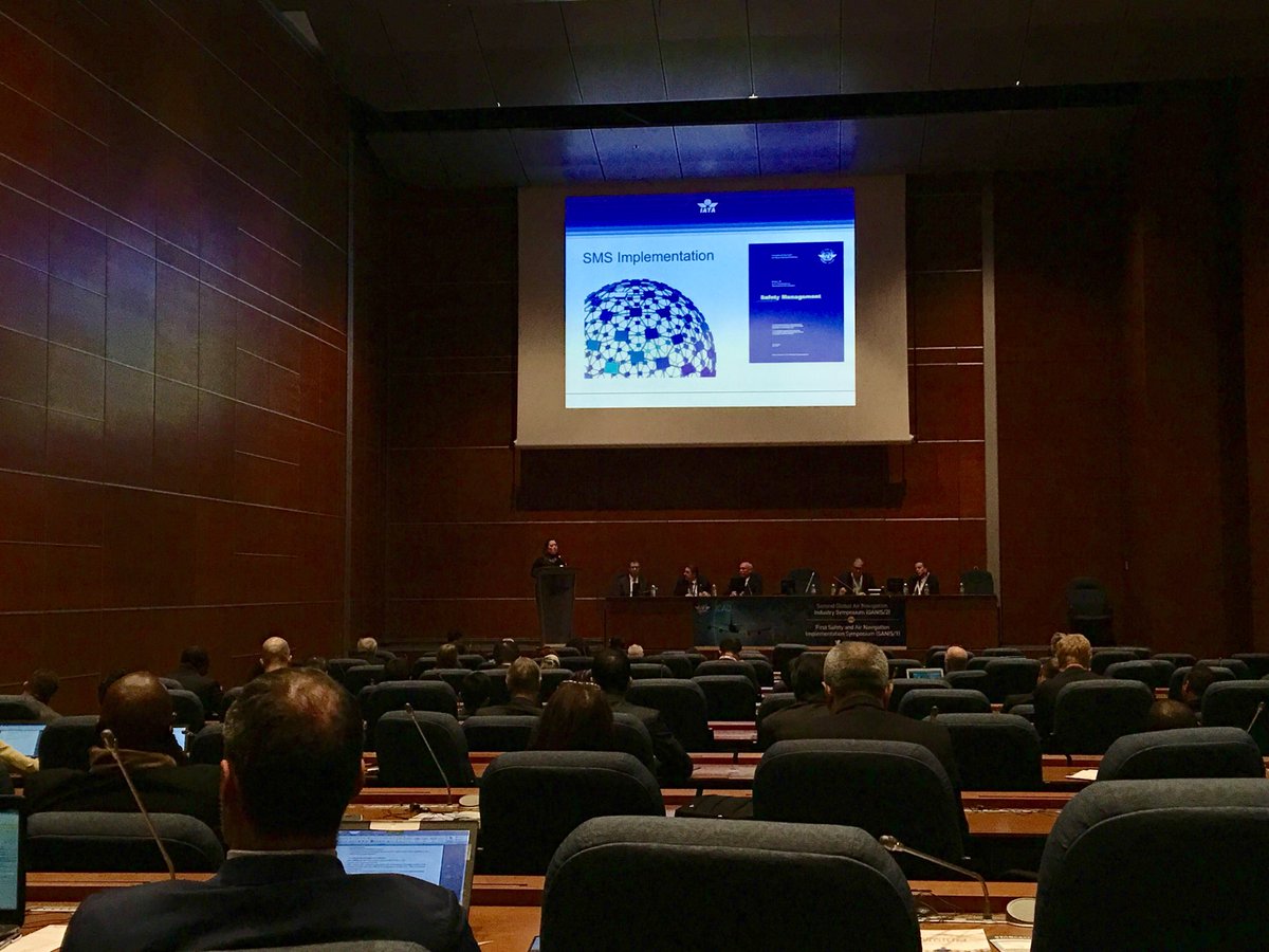 evelynedeleeuw's tweet photo. I’m learning to ‘speak aviation’ better and better. From @IATA : ‘under’ and ‘above the wing’ safety. Very helpful, thx #airnavweek @icao https://t.co/nTv8NLvfxd
