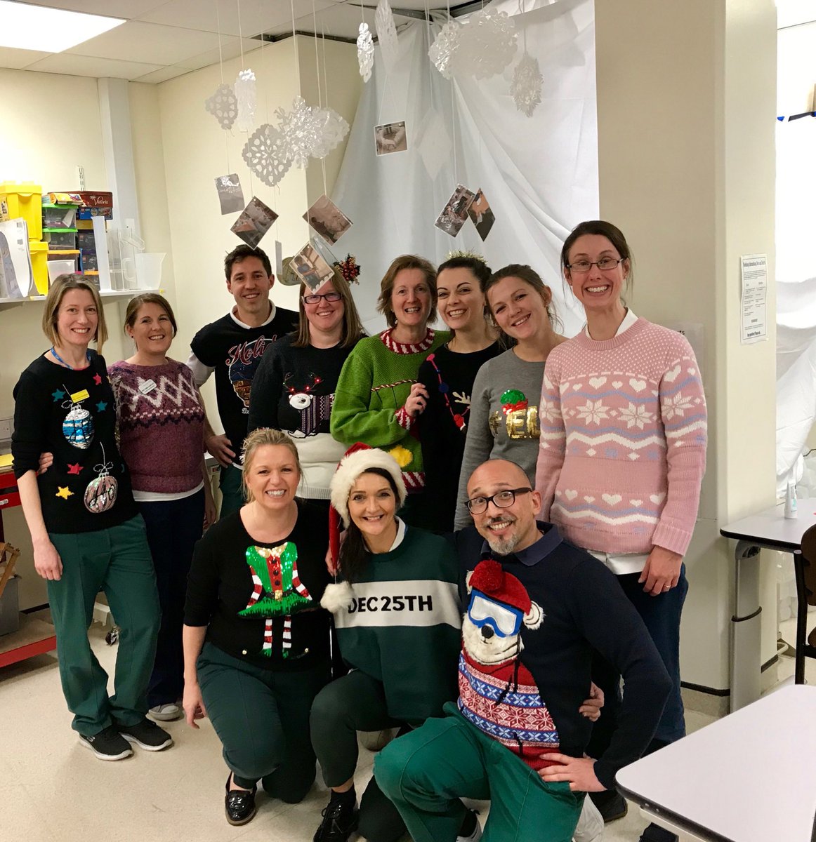 Pulvertafthands's tweet photo. @DerbyHospitals Almost Christmas in the Handunit# christmasjumperday#Pulvertaft#santas coming soon🎄🎄 https://t.co/46pKfT7Q0K