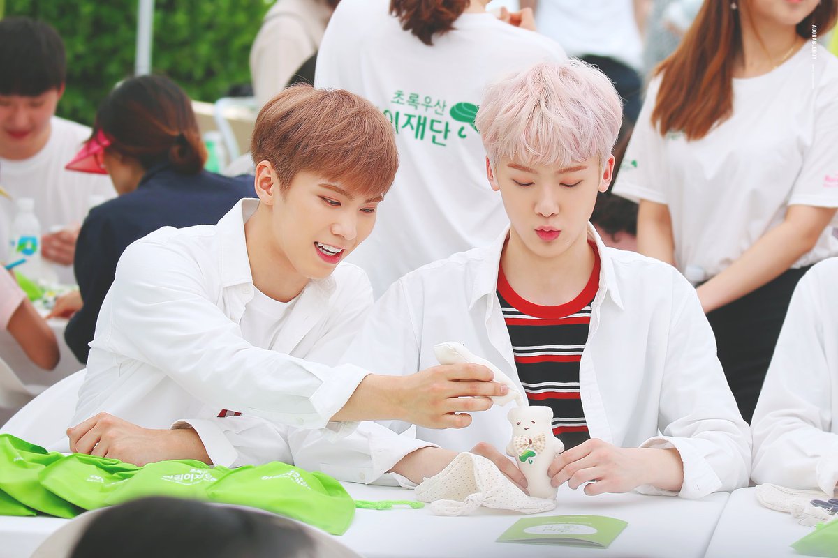 sh_adorableboy's tweet photo. 170505 어린이에게 새생명을
#윤산하 #산하 #라키 #아스트로 @offclASTRO 

너무나도 오랜만에 꺼내보는 귀여운 막내둘 😘💕

> https://t.co/hwuNIhB3xB
> https://t.co/tifoKLCcKl https://t.co/P0zB70ClB5