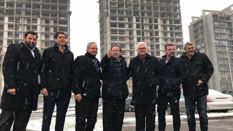 BogoljubKaric's tweet photo. Naši partneri iz Izraela,naše kolege danas uživaju u snegu i gledaju kako naši bez obzira na vremenske nepogode rade da bismo ispunili rokove.Lepo je kada imate prijatelje na svim stranama sveta i kada se dive tome što radite i cene vaš trud i uspeh!Osećamo se ponosnim i velikim. https://t.co/MUdH5hTWl0