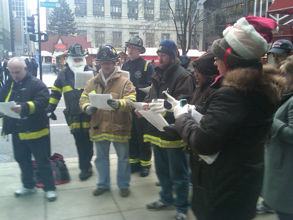 salarmynci's tweet photo. Today 11-1 #Chicago Fellowship of #ChristianFirefighters #RingBells at #CelebrityCorner (State/Washington). If you're out&amp;about, pls take a moment to thank them for their service &amp; consider dropping a buck or two in their #kettle. 🔔 #FightForGood #Firefighter #ChicagoFirefighter https://t.co/ozEk5Iz6f0