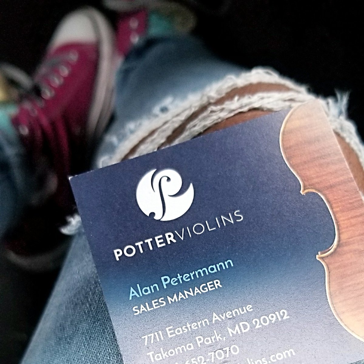 RobinFayMassie's tweet image. Once more, I am in your debt! After a minor accident, Babaloo needs major surgery. Timing is everything!
@pottersviolins is doing their best to ensure that he's back in my hands by next week! *tears* God is good... #viola #luthier #repair #PottersViolins