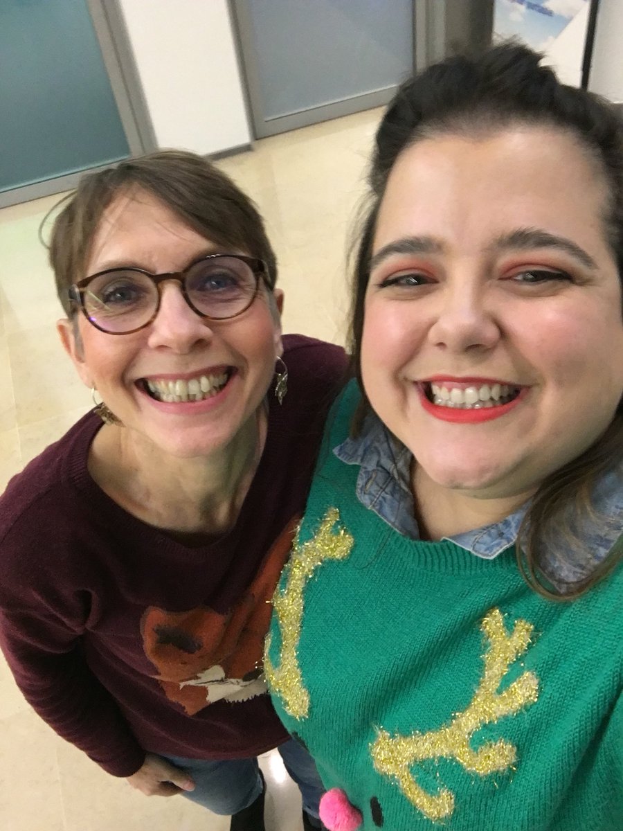 SophieParrot's tweet photo. Les plus beaux #pullkitch portés par la Comm’ et la DSI pour #AXAAtoutCoeur @croixrouge https://t.co/FjIECeazAp