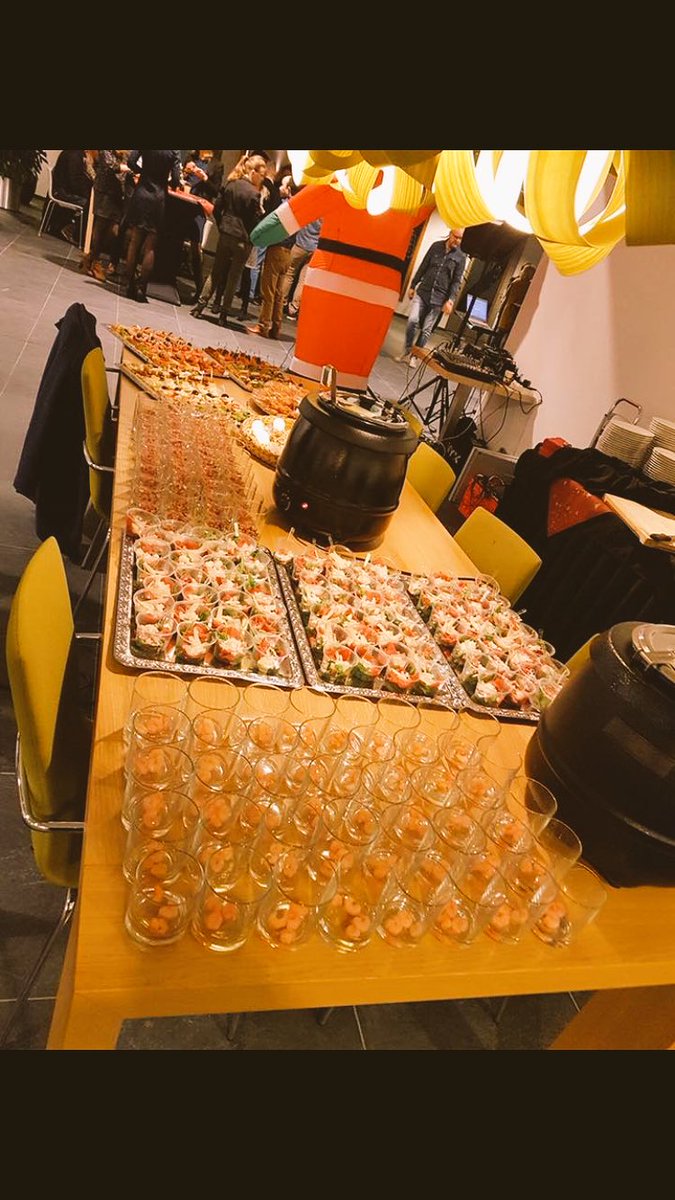 ElzingaCatering's tweet photo. Kerstborrel bij Trots https://t.co/7MVl4u53On