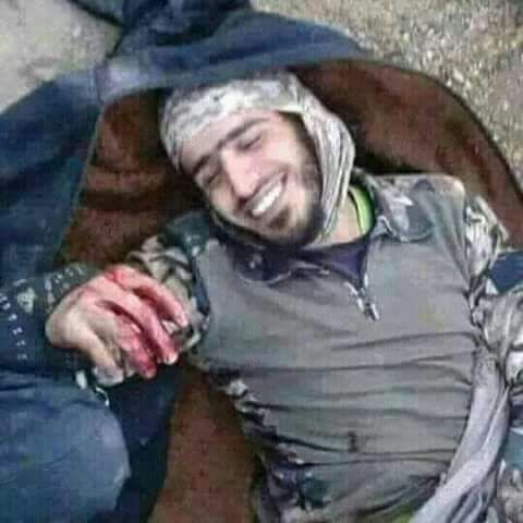 استشهد والحجر فى يده والابتسامة لم تفارق وجهه
فهو يعلم ان القدس ستظل عاصمة فلسطين الى الابد .... نموت و تحيى فلسطين 💪❤