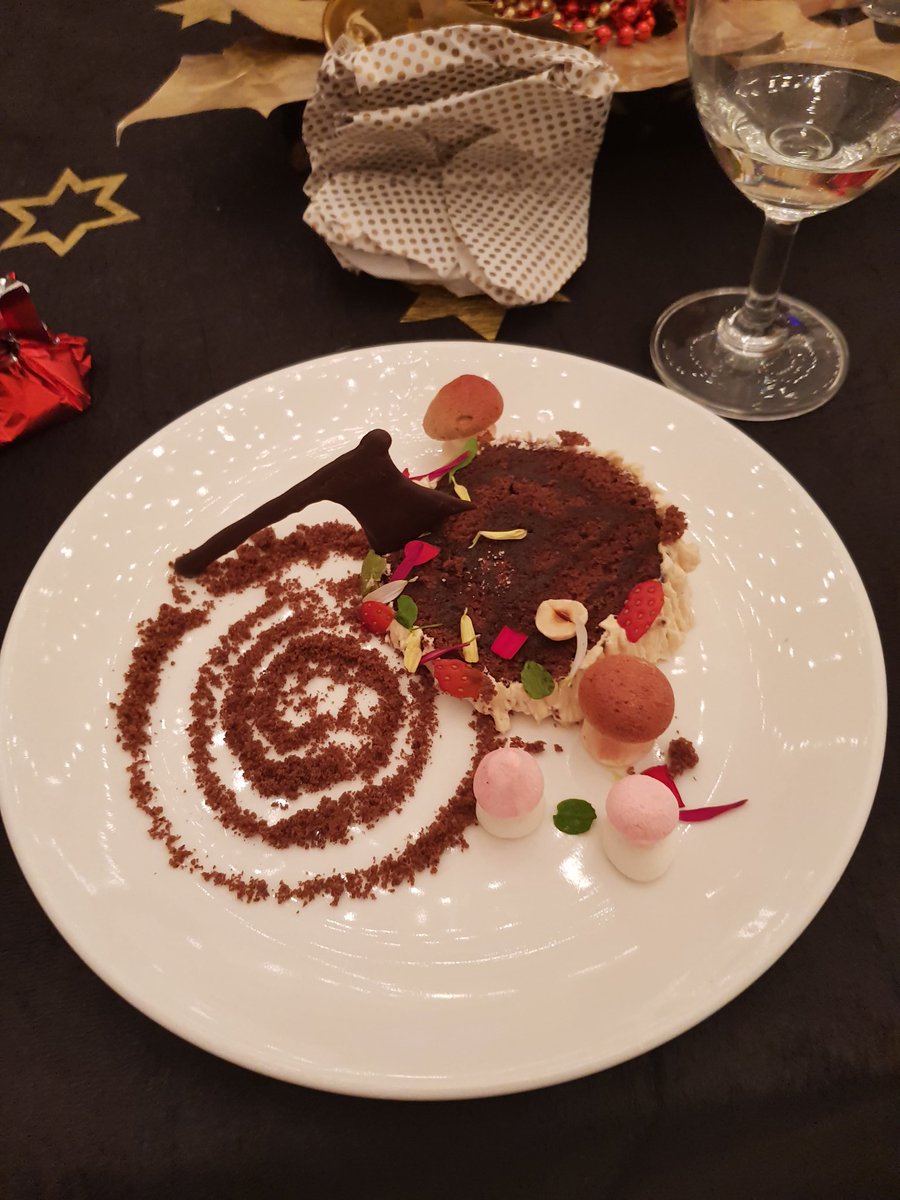 nitinputcha's tweet image. Bouche de Noel. A chocolate cake tree stump