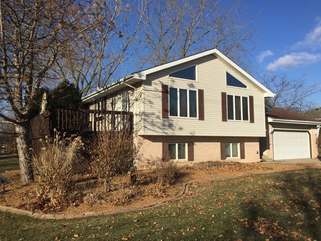 Beautifully updated home for sale!  zillow.com/homedetails/93…