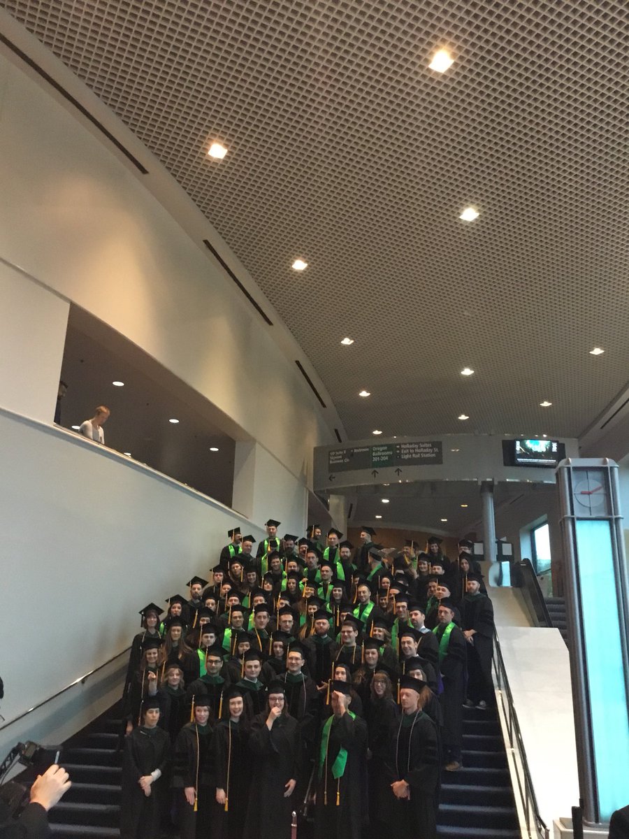 UWS_news's tweet photo. The graduating class of winter 2017! #UwsGrad17 #uwslife https://t.co/fHTPrvPx9r