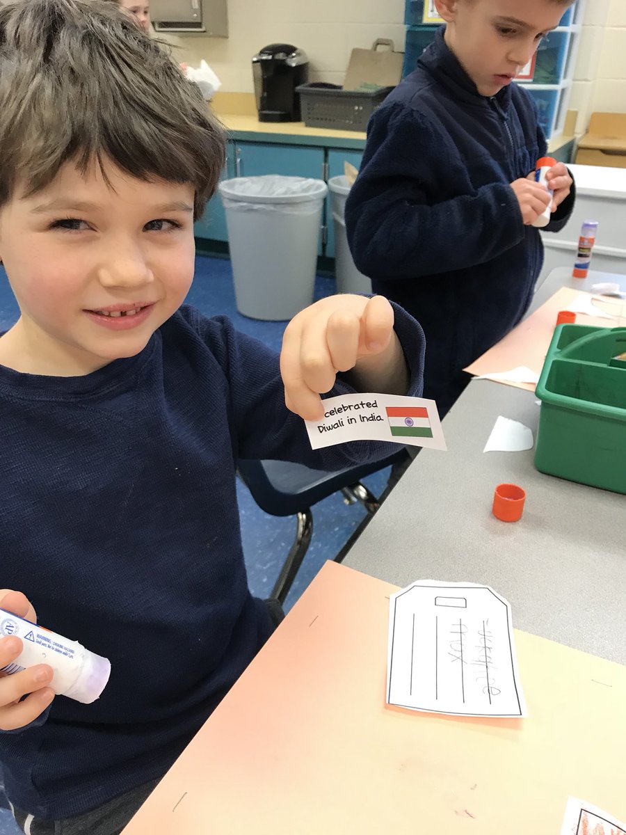 morgankinder165's tweet photo. Traveling the world learning about winter holidays.. our passports are stamped! #Tuckahoerocks @TuckPrinc https://t.co/tliG11aiDq
