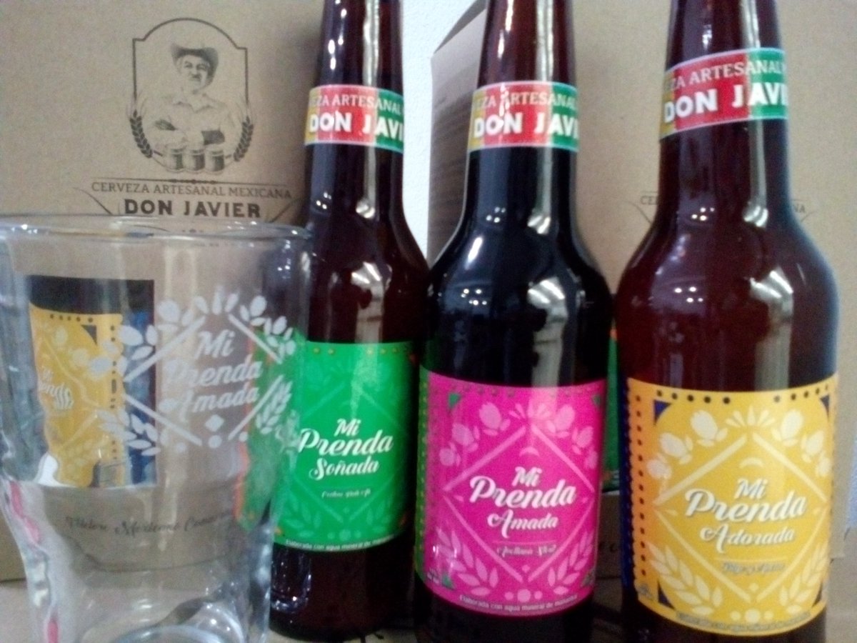cervezadnjavier's tweet photo. En estas fiestas... Regala algo que deje un buen sabor de boca 🎁 🎄 🍻 

Caja de Regalo (3cervezas+1vaso) $150.00 

Disponible solo en planta. (Se hacen entregas en el centro)
#CervezaArtesanal #HechoEnMéxico #Querétaro 
https://t.co/g4qVxGzFpg https://t.co/dxvLzchjNj