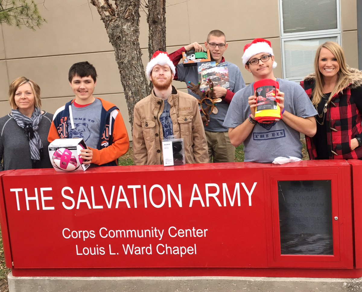 ChrismanCafe's tweet photo. These kids work hard all year and with the money they raise, they choose to be charitable during the holidays. Always a good day 🎄🎁❤️! #isdstrong #ChrismanBears https://t.co/QuYIUT8qXc