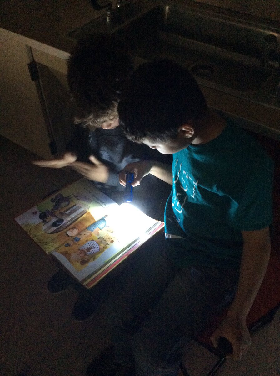 MrsEdalen's tweet photo. A great kick-off to Flashlight Friday in 1D! #thelittlestthings #1stgradefun #tigersrock https://t.co/uU2UKTLdVe
