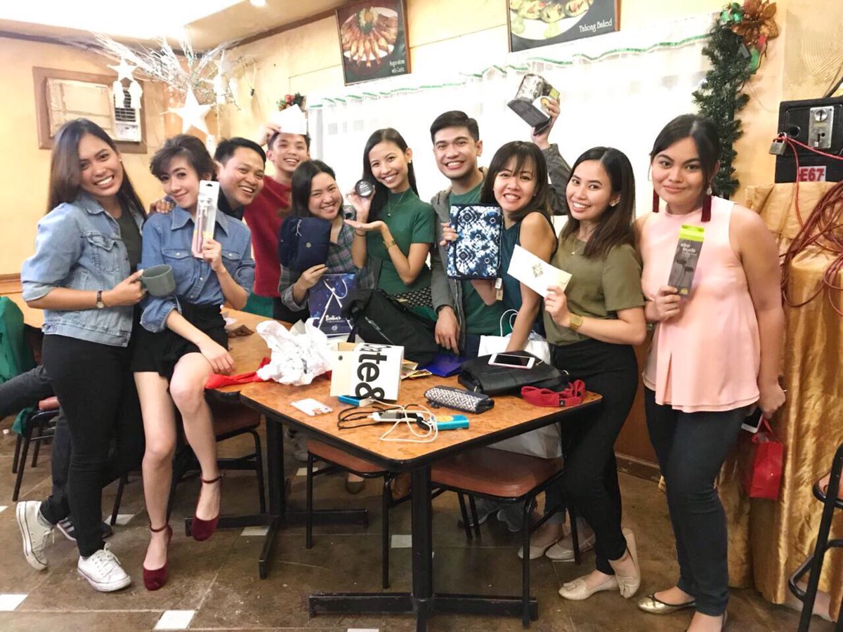 AbbieReal's tweet photo. Yearly #DamParty! 🎁✨ https://t.co/SElmrTOaLZ