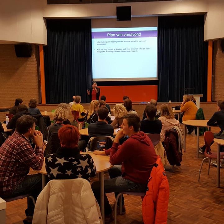 Ruim 12 van onze leerlingen uit havo 5 en vwo 6 volgden dinsdagavond een tussenjaar workshop, georganiseerd door Zutphense decanen, op het Isendoorn College. Het was een leuke avond. Volgend jaar bij ons!
