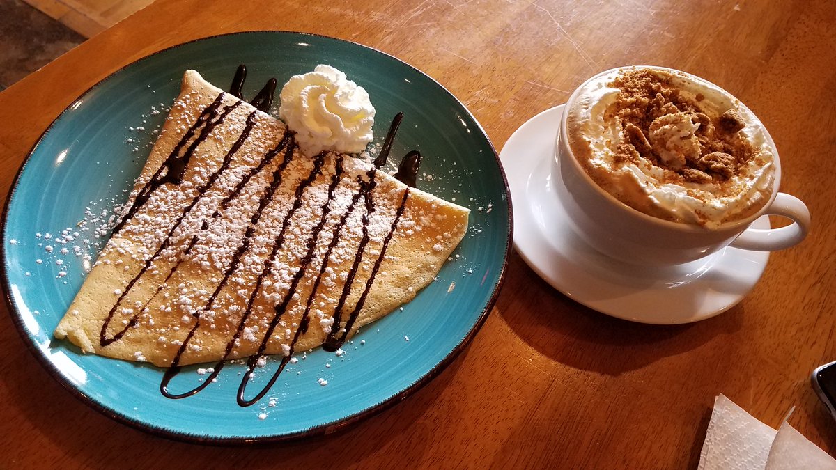 RoarLoudTravel's tweet photo. Crepe time, celebrating my girl getting her license😸
#FoodieFriday https://t.co/AtHIURdHQG