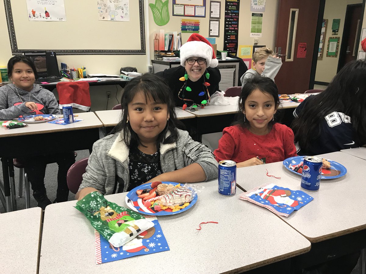 RdeFourth's tweet photo. Mrs. Veilleux’s 4th graders are having a holiday lunch with foods representing the different regions of NC: tree cakes for the mountains, goldfish for coastal plains, plus Mt. Olive pickles, Pepsi &amp; Krispy Kreme Donuts (both made in NC) https://t.co/Rqu1HZ3DL4