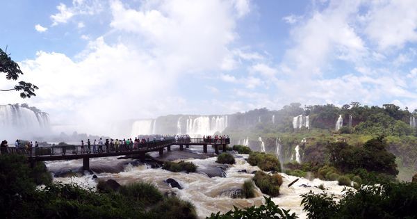 danadventurer's tweet photo. https://t.co/IN6FOt5yUz Iguazu Falls on the border between Brazil and Argentina. #travel #ttot #nature #photo #vacation #Hotel #adventure #landscape https://t.co/71fb6apxwe https://t.co/4kTqKotuOO