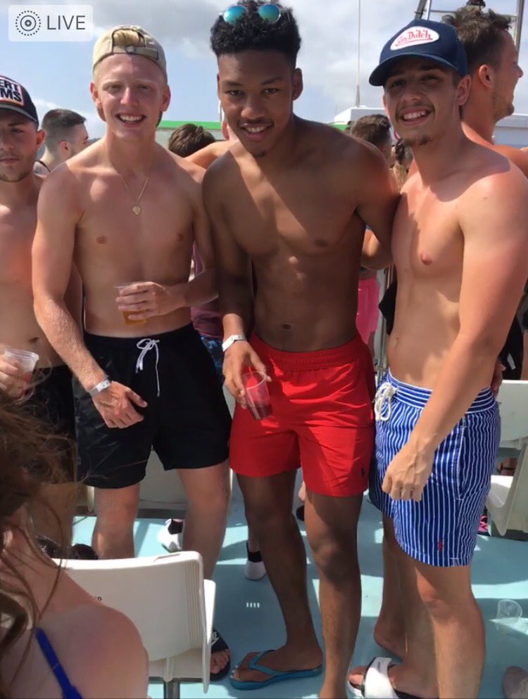 Jeremylangdon10's tweet photo. Happy Birthday 19th @Samcarter01 hope u have a blessed day 🤘🏽and see you tomorrow bro. Mad love ❤️‼️🎉 https://t.co/fLUXOc10LB
