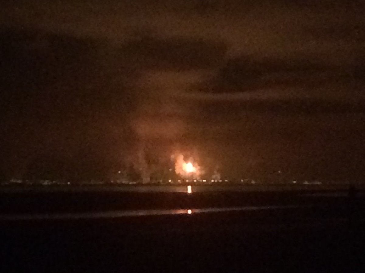 Wat is er aan de hand bij <a href="/DowChemical/">Dow</a> Terneuzen? <a href="/VRZ/">Zeeland Veilig / VRZ</a> Welke stoffen komen vrij? #beangstigend #ikwooner5kmvandaan #luchtinlichterlaaie <a href="/omroepzeeland/">Omroep Zeeland</a> <a href="/pzcredactie/">PZC</a>