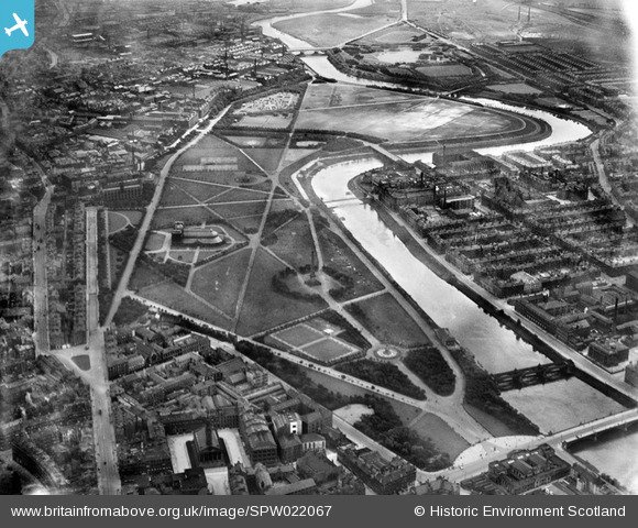 The_Lighthouse's tweet photo. Do you know where in Glasgow these are?
Back in 2014 we hosted the 'Britain from Above' Exhibition in Gallery Four.
Find out more: https://t.co/zrhSUQOdBK
#10DaysTillChristmas #12DaysofTheLighthouse #BritainFromAbove https://t.co/DOM8UR2rYs