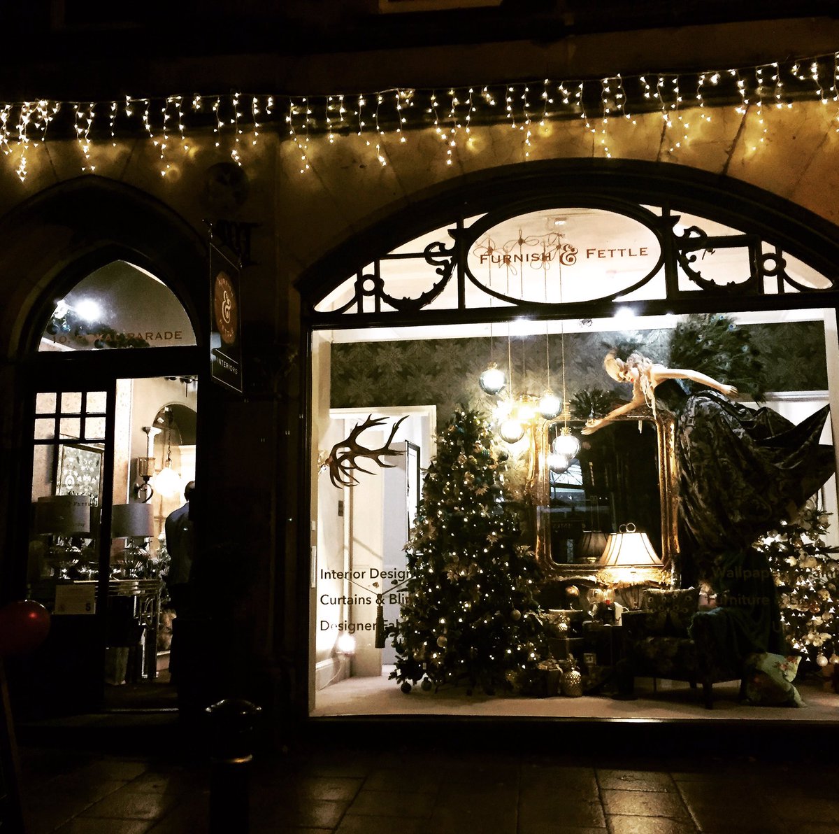 furnish_fettle's tweet photo. Robyn is the @Bettys1919 "Head of Beautiful" (and well deserved) - does Adam need a new title? suggestions please......
#AGreatYorkshireChristmas #Harrogate https://t.co/DcUEbhXGN6