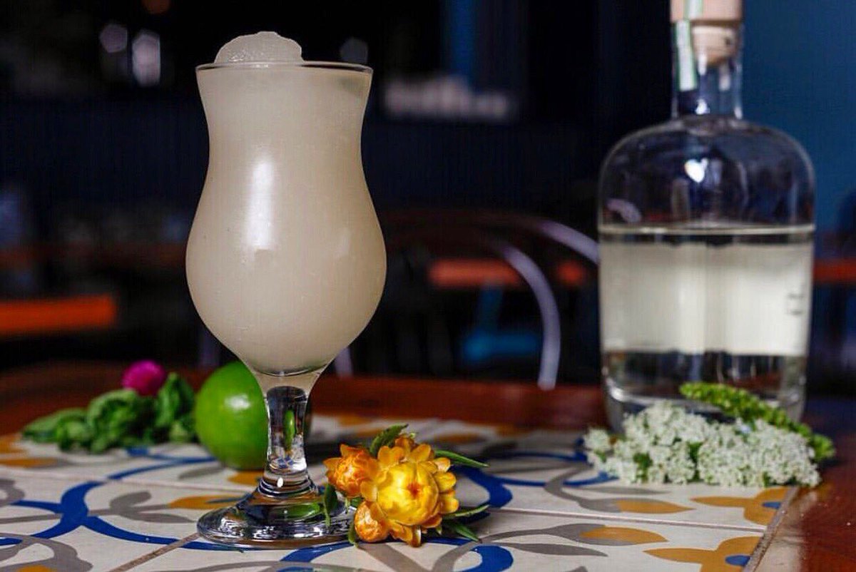 Friday at last… We will be opening today at 6pm. Can’t wait to enjoy a cocktail or three with you...

photo: @kelvinslush