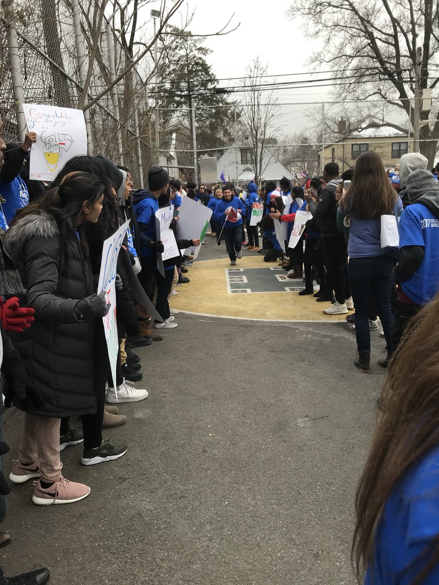 MelsReports's tweet photo. #College March was a success! @NYCOutwardBound @ELeducation @MetropolitanELS https://t.co/KlKZlEyZCD