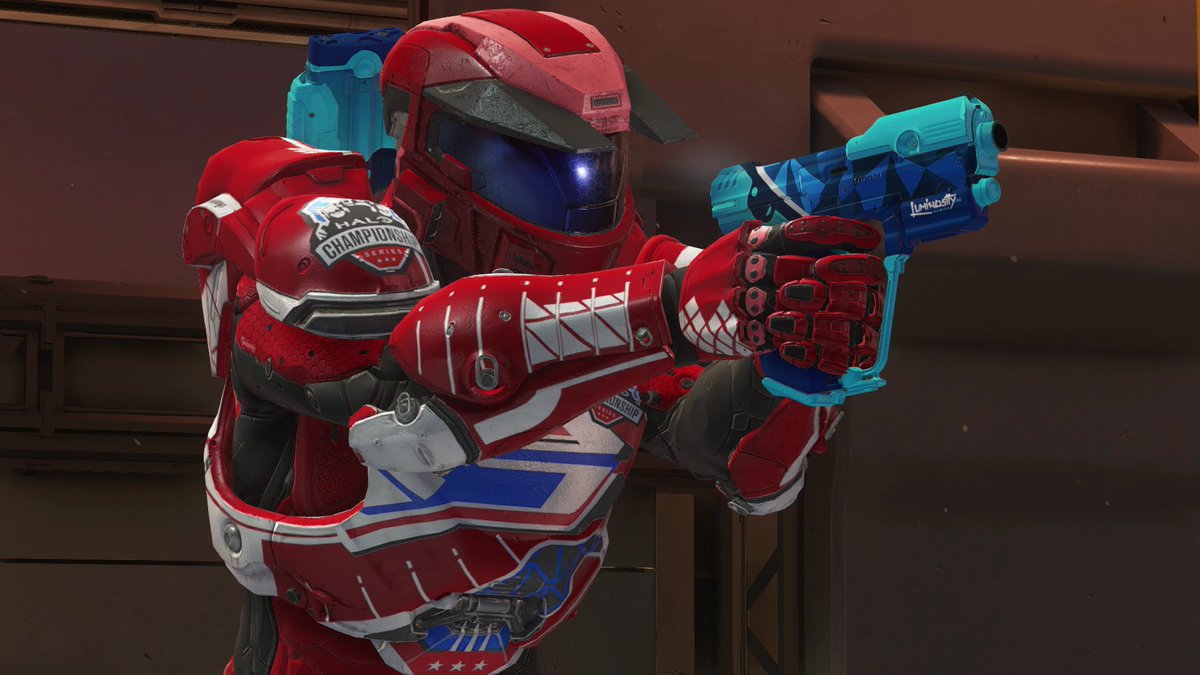 'Tis the season for gifting! RT for a chance to win a Luminosity weapon skin pack for Halo 5.  #HalodaysGiveaways