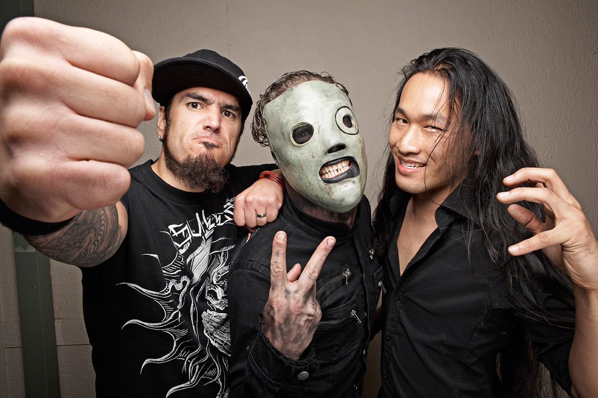 Backstage #USA back in 2008 <a href="/TheGeneralMH/">Robb Flynn</a> <a href="/CoreyTaylorRock/">fuck your checkmark</a> <a href="/HermanLi_/">Herman Li</a>